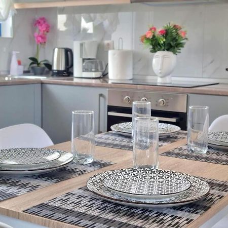 Dionysia Apartments Livadia  エクステリア 写真