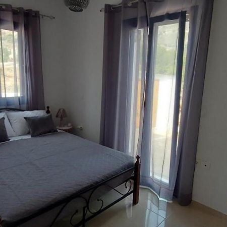 Dionysia Apartments Livadia  エクステリア 写真