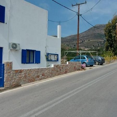 Dionysia Apartments Livadia  エクステリア 写真