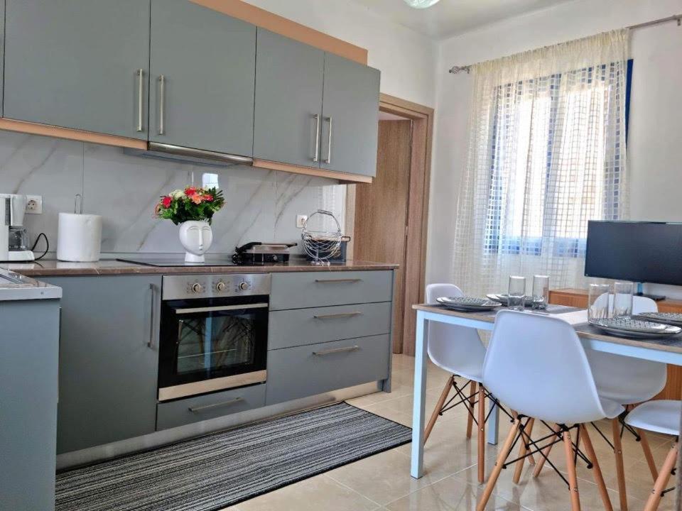 Dionysia Apartments Livadia  エクステリア 写真