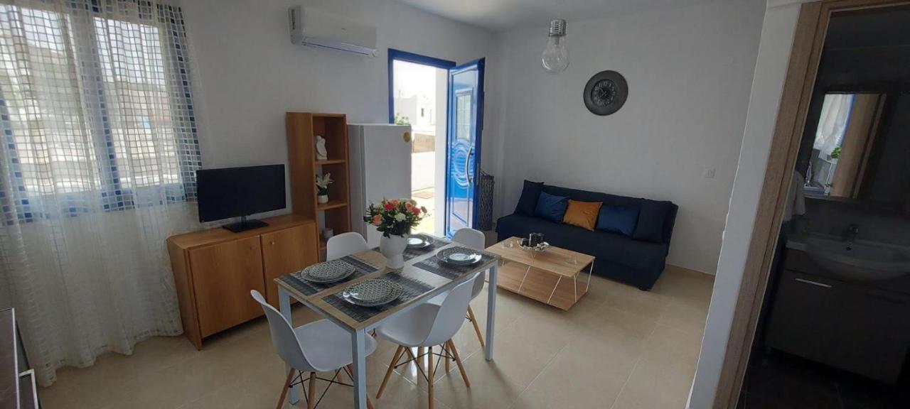 Dionysia Apartments Livadia  エクステリア 写真