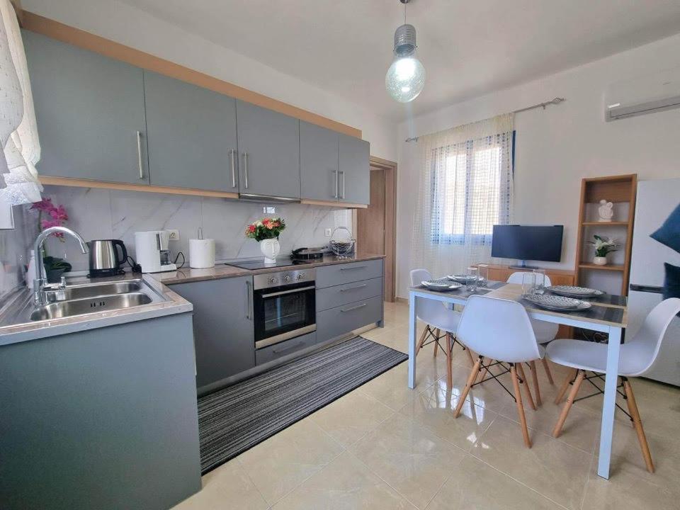 Dionysia Apartments Livadia  エクステリア 写真