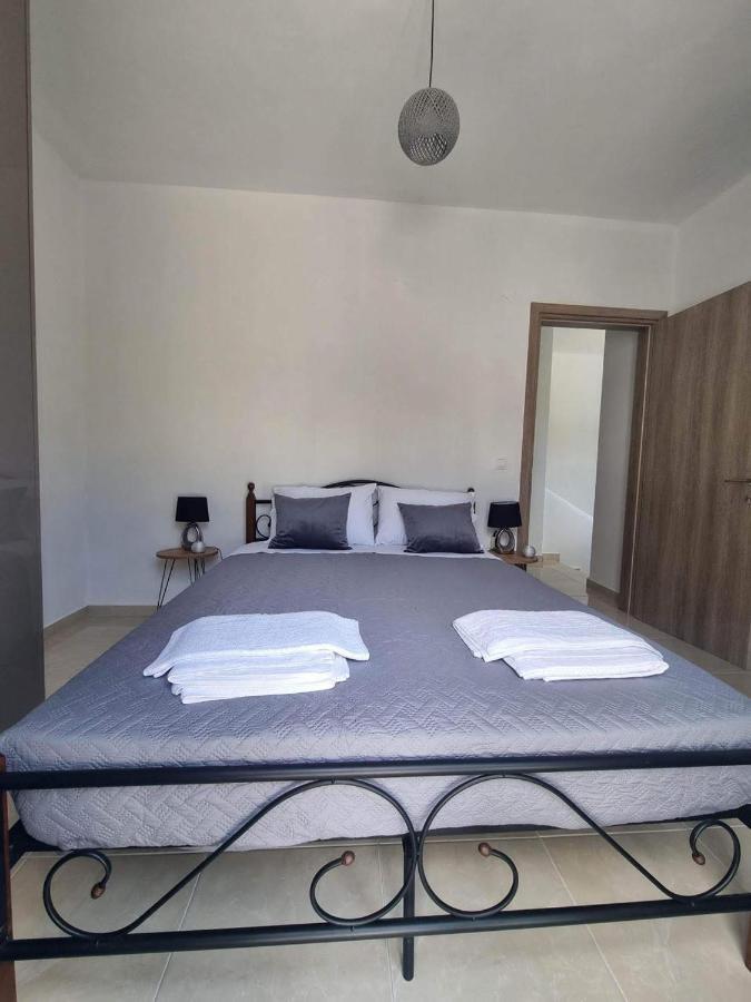 Dionysia Apartments Livadia  エクステリア 写真