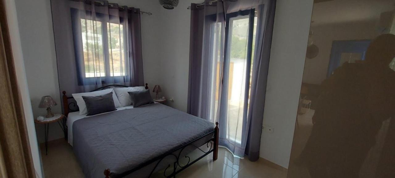 Dionysia Apartments Livadia  エクステリア 写真