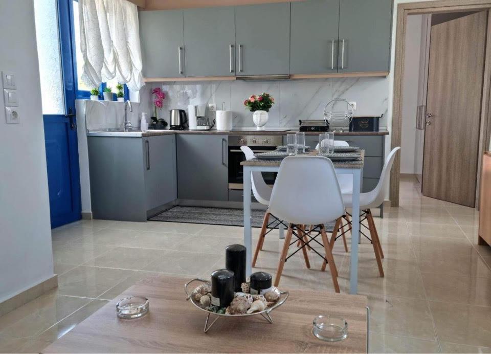 Dionysia Apartments Livadia  エクステリア 写真