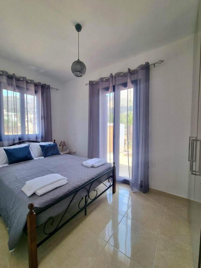 Dionysia Apartments Livadia  エクステリア 写真