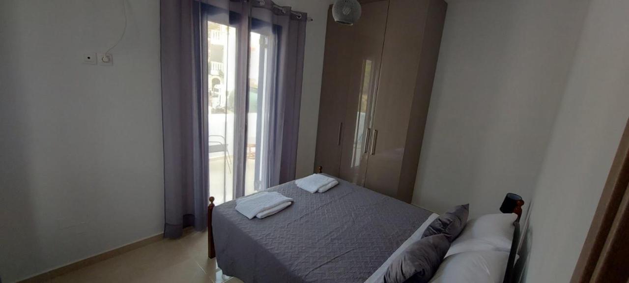 Dionysia Apartments Livadia  エクステリア 写真