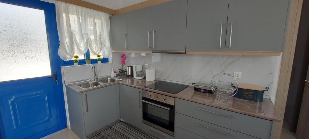 Dionysia Apartments Livadia  エクステリア 写真