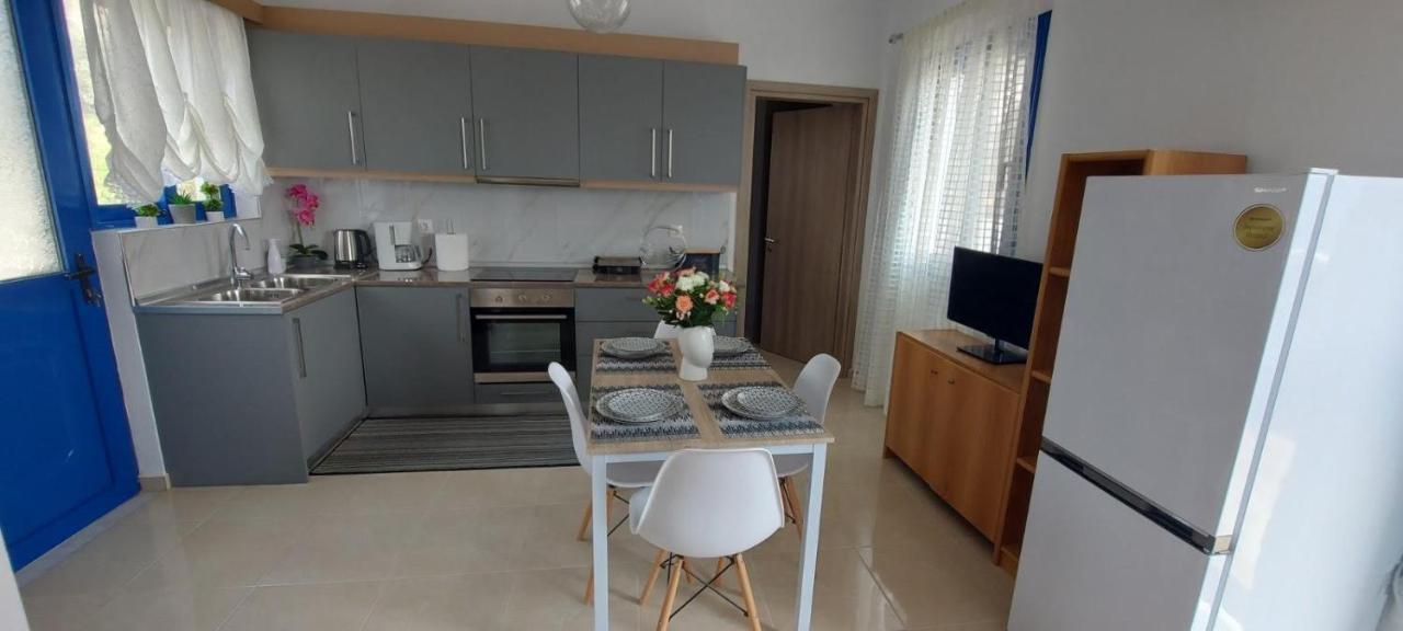 Dionysia Apartments Livadia  エクステリア 写真